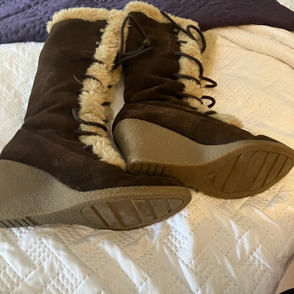 Nine West dark brown suede and fur tie up boots. - Picture 2 of 6